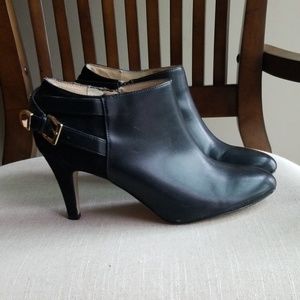 Unisa Unmargera bootie sz 9.5